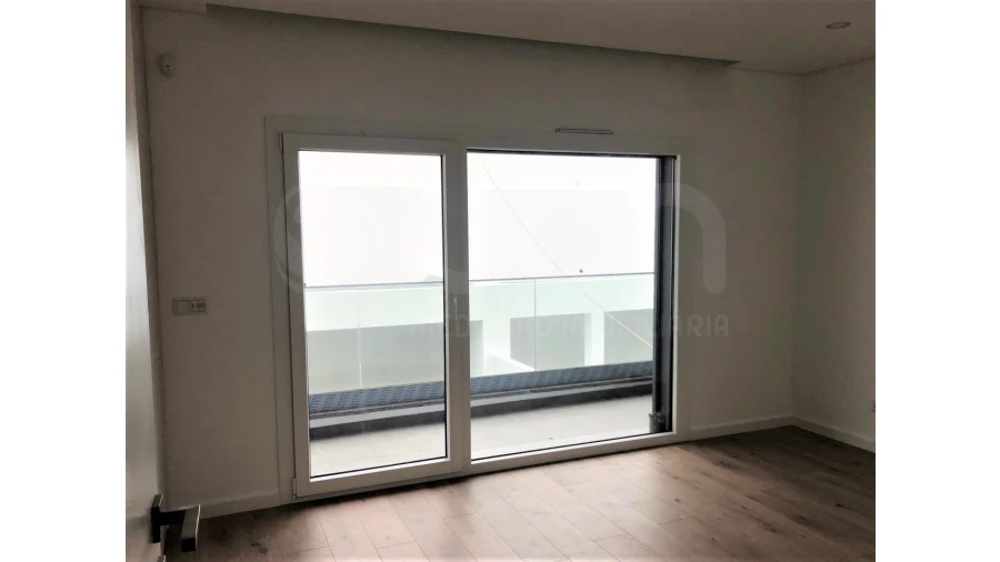 Moradia T4 para Venda em Casal de Cambra Foto 10