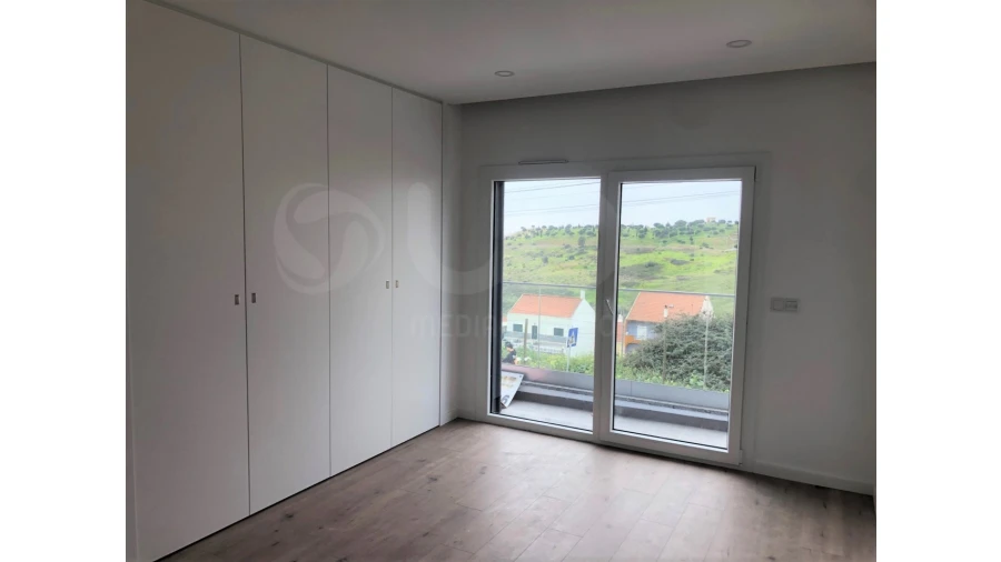 Moradia T4 para Venda em Casal de Cambra Foto 11