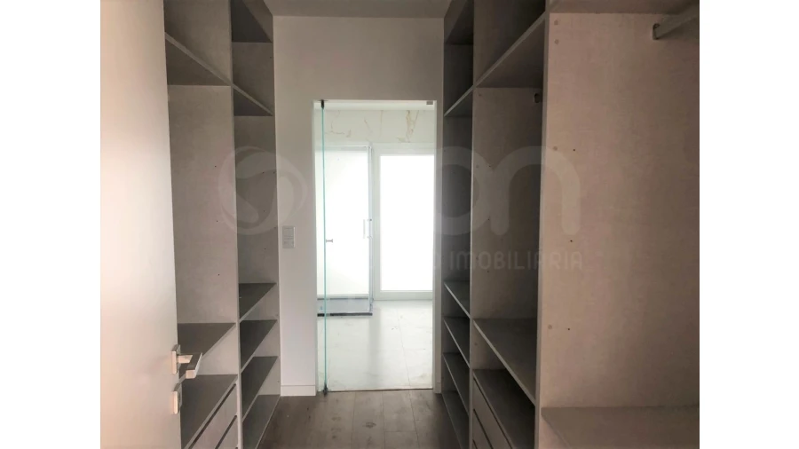 Moradia T4 para Venda em Casal de Cambra Foto 13