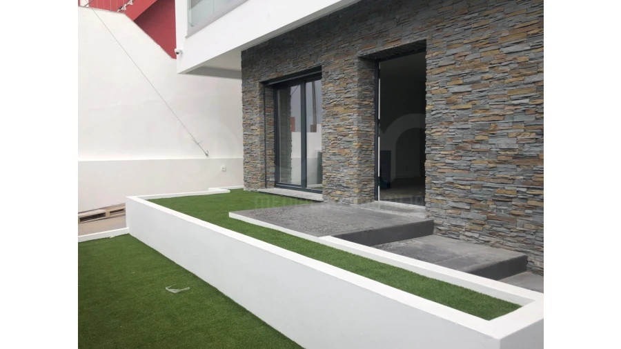 Moradia T4 para Venda em Casal de Cambra Foto 18