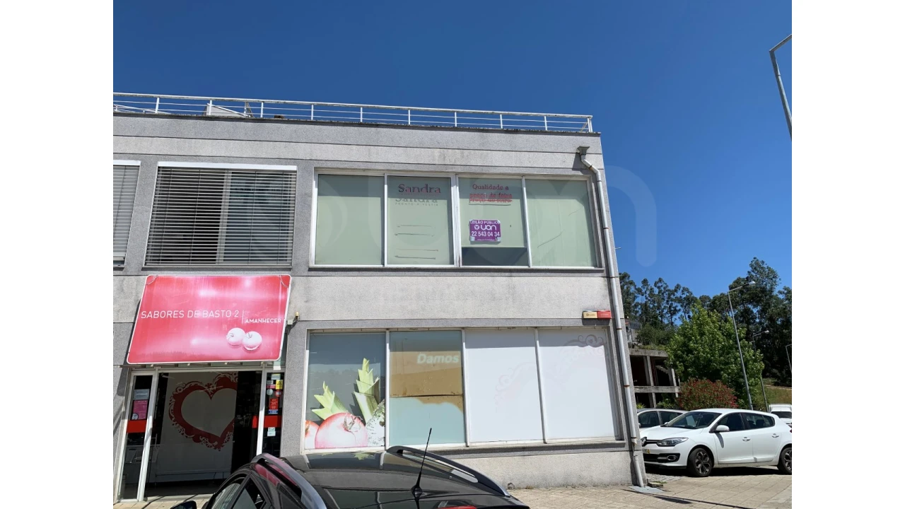 Loja para Arrendamento em Fervença Foto 1