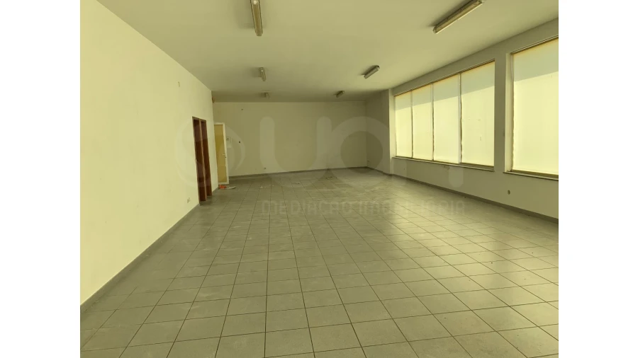 Loja para Arrendamento em Fervença Foto 4