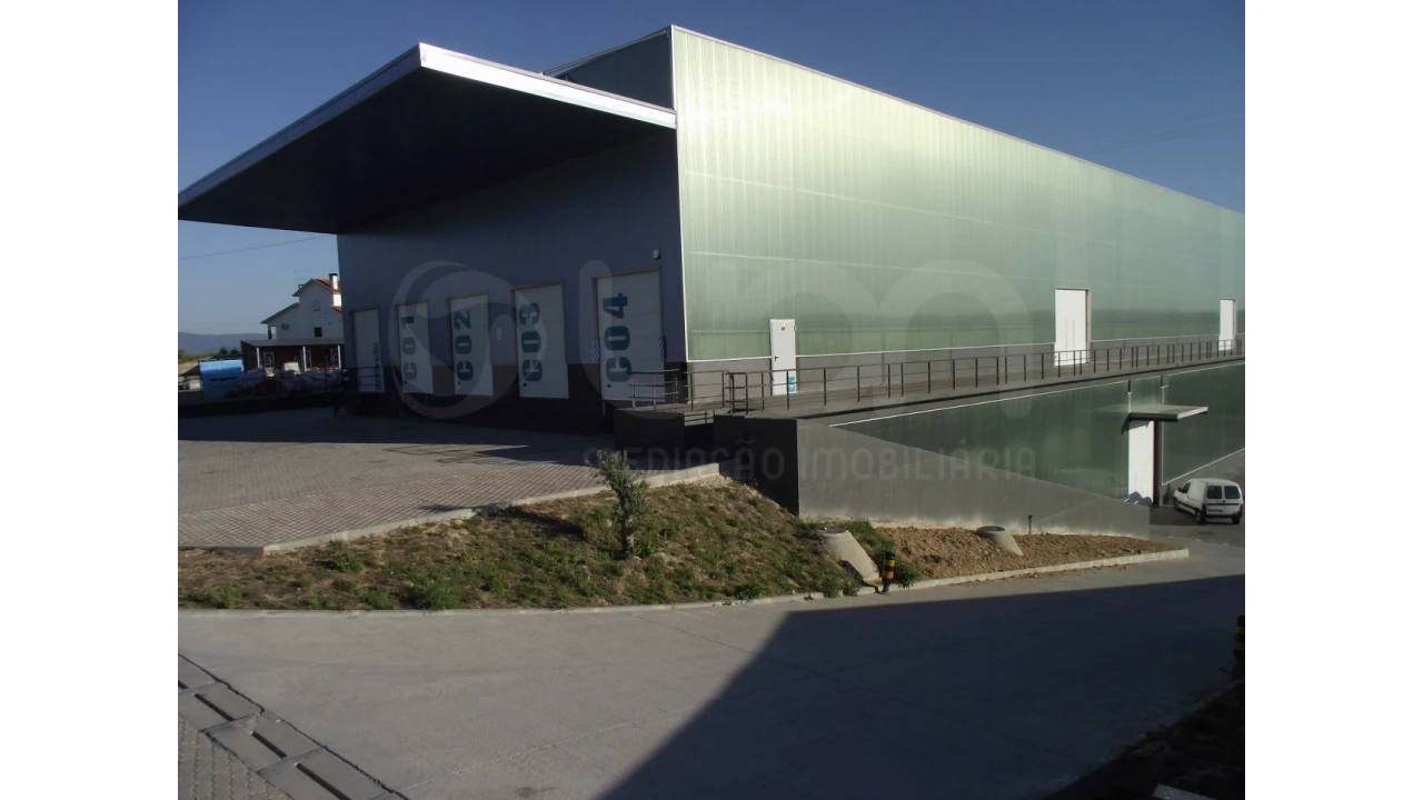 Armazém para Venda em Torres do Mondego Foto 1