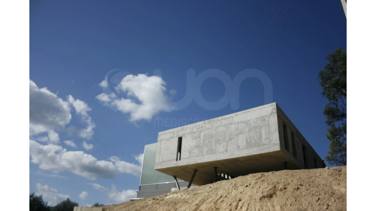 Armazém para Venda em Torres do Mondego Foto 4