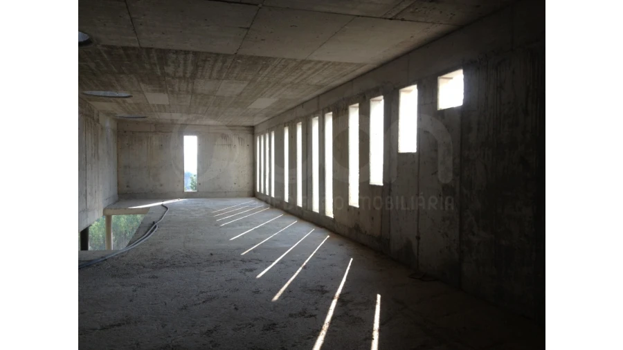 Armazém para Venda em Torres do Mondego Foto 2