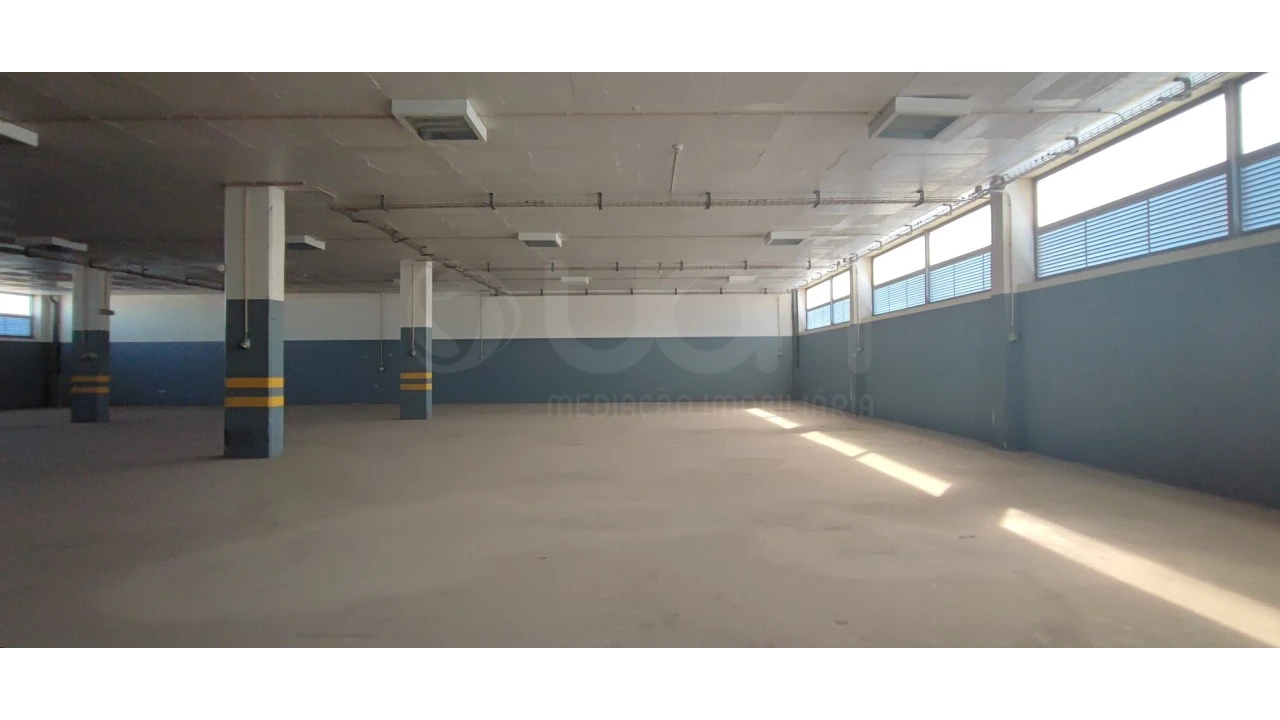 Armazém para Venda em Sacavém e Prior Velho Foto 4