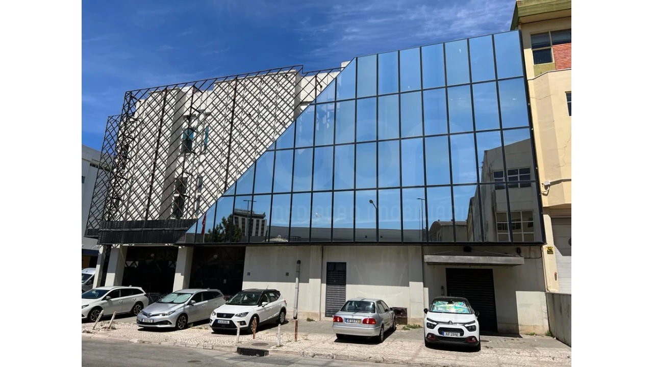 Armazém para Venda em Sacavém e Prior Velho Foto 5