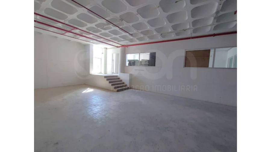 Armazém para Venda em Sacavém e Prior Velho Foto 2