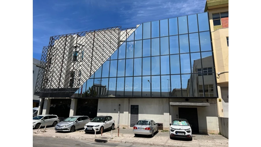 Armazém para Venda em Sacavém e Prior Velho Foto 5