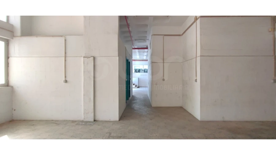 Armazém para Venda em Sacavém e Prior Velho Foto 6