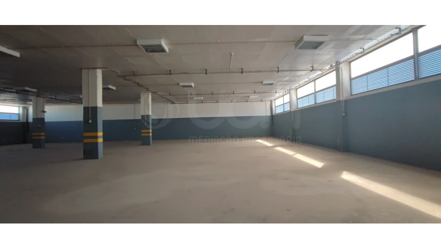 Armazém para Venda em Sacavém e Prior Velho Foto 9