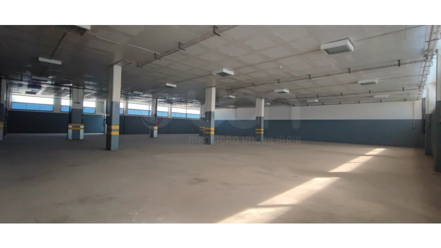 Armazém para Venda em Sacavém e Prior Velho Foto 11