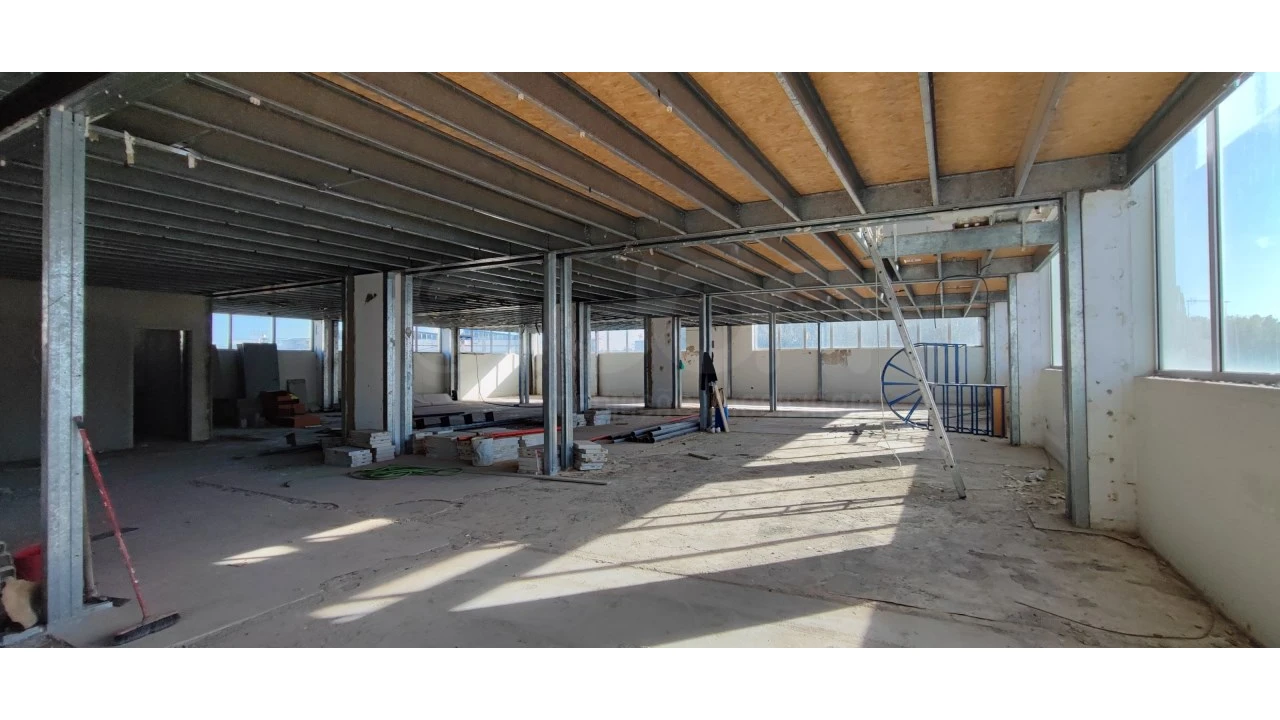 Armazém para Venda em Sacavém e Prior Velho Foto 12