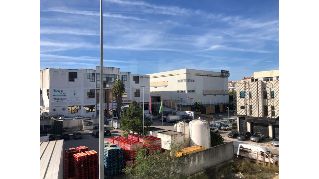 Armazém para Venda em Sacavém e Prior Velho Foto 20