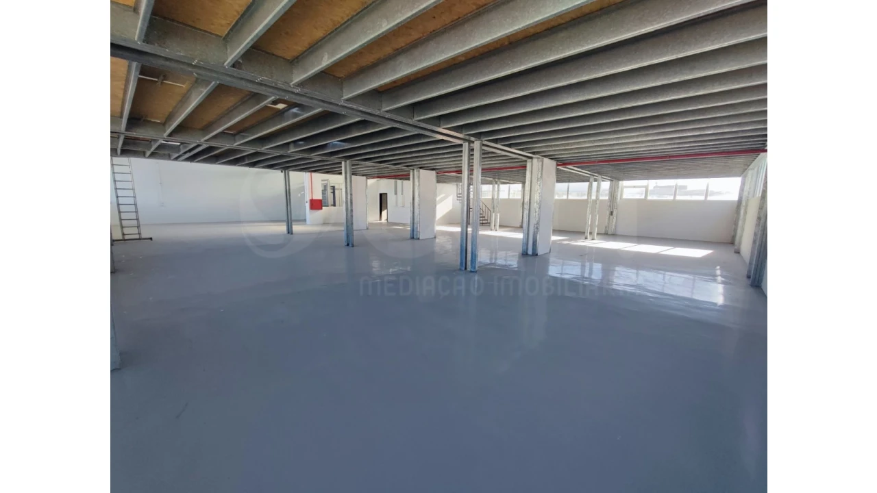 Armazém para Venda em Sacavém e Prior Velho Foto 1