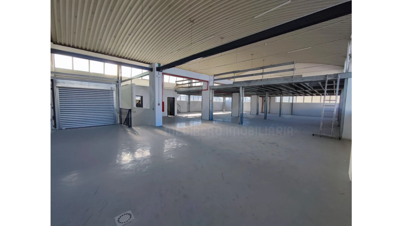 Armazém para Venda em Sacavém e Prior Velho Foto 2