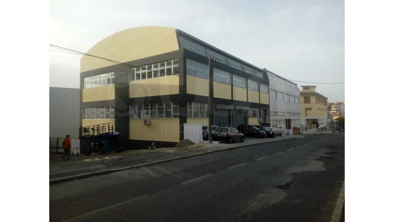 Armazém para Venda em Sacavém e Prior Velho Foto 22