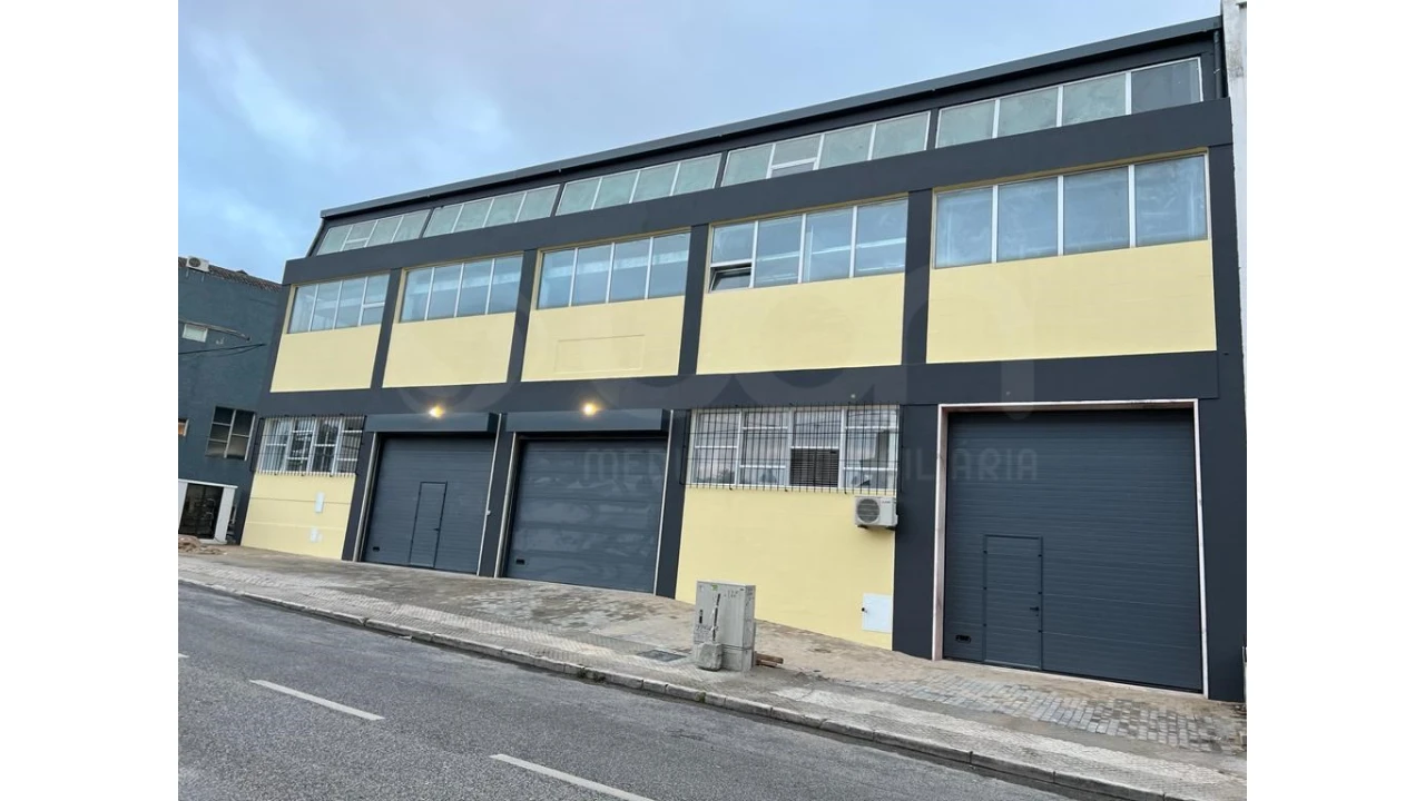 Armazém para Venda em Sacavém e Prior Velho Foto 23