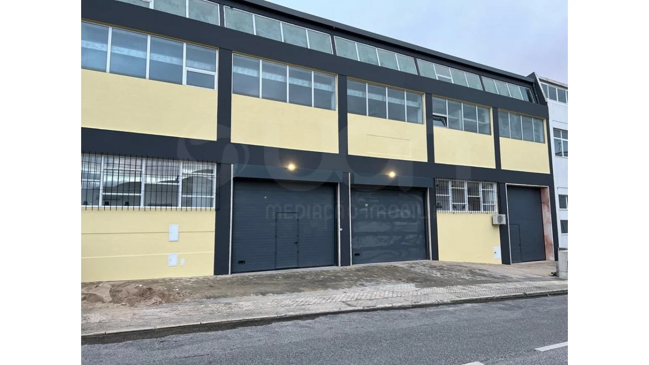 Armazém para Venda em Sacavém e Prior Velho Foto 25