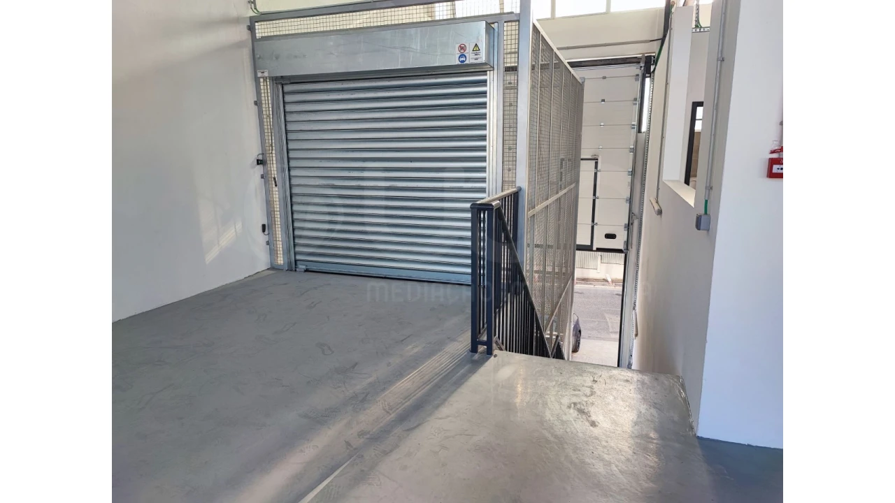 Armazém para Venda em Sacavém e Prior Velho Foto 31