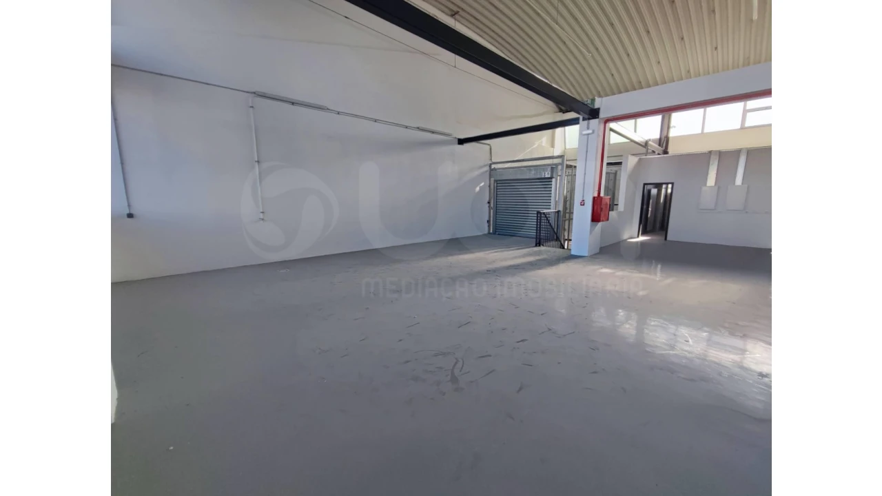 Armazém para Venda em Sacavém e Prior Velho Foto 32