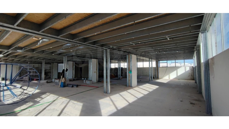 Armazém para Venda em Sacavém e Prior Velho Foto 9