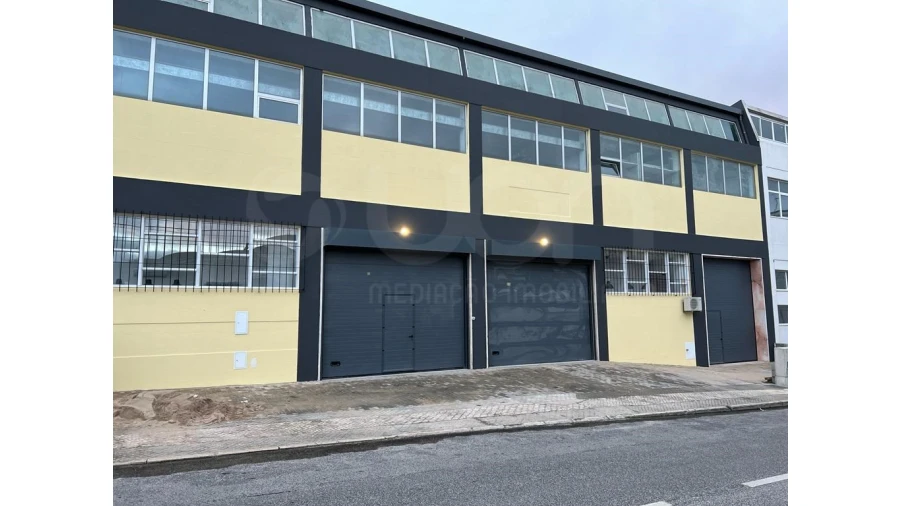 Armazém para Venda em Sacavém e Prior Velho Foto 25