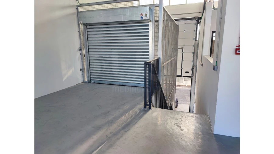 Armazém para Venda em Sacavém e Prior Velho Foto 31