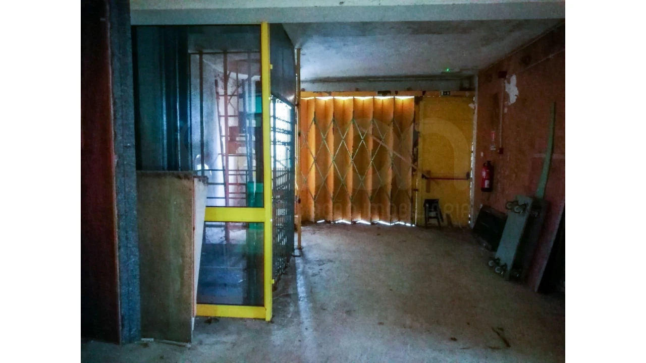 Armazém para Venda em Santa Maria e São Miguel, São Martinho, São Pedro Penaferrim Foto 11