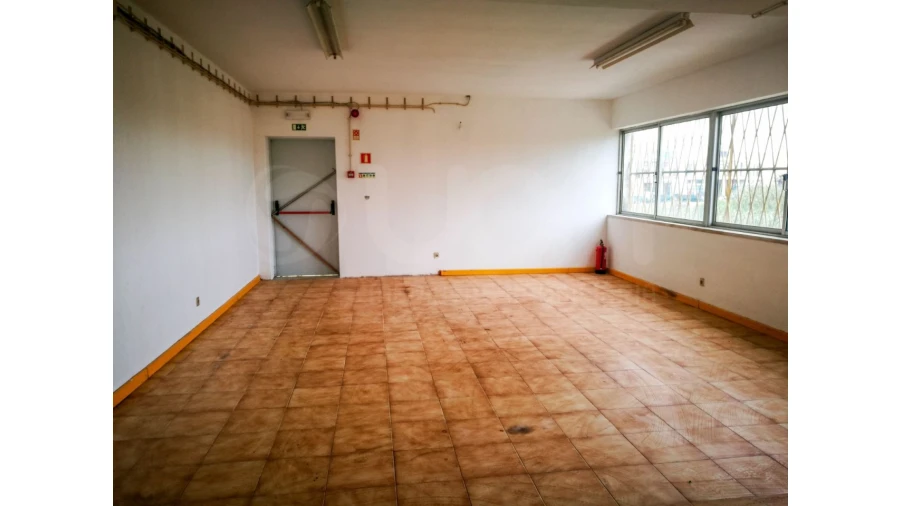 Armazém para Venda em Santa Maria e São Miguel, São Martinho, São Pedro Penaferrim Foto 16