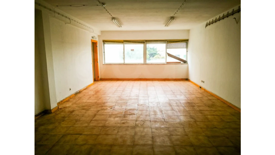 Armazém para Venda em Santa Maria e São Miguel, São Martinho, São Pedro Penaferrim Foto 18