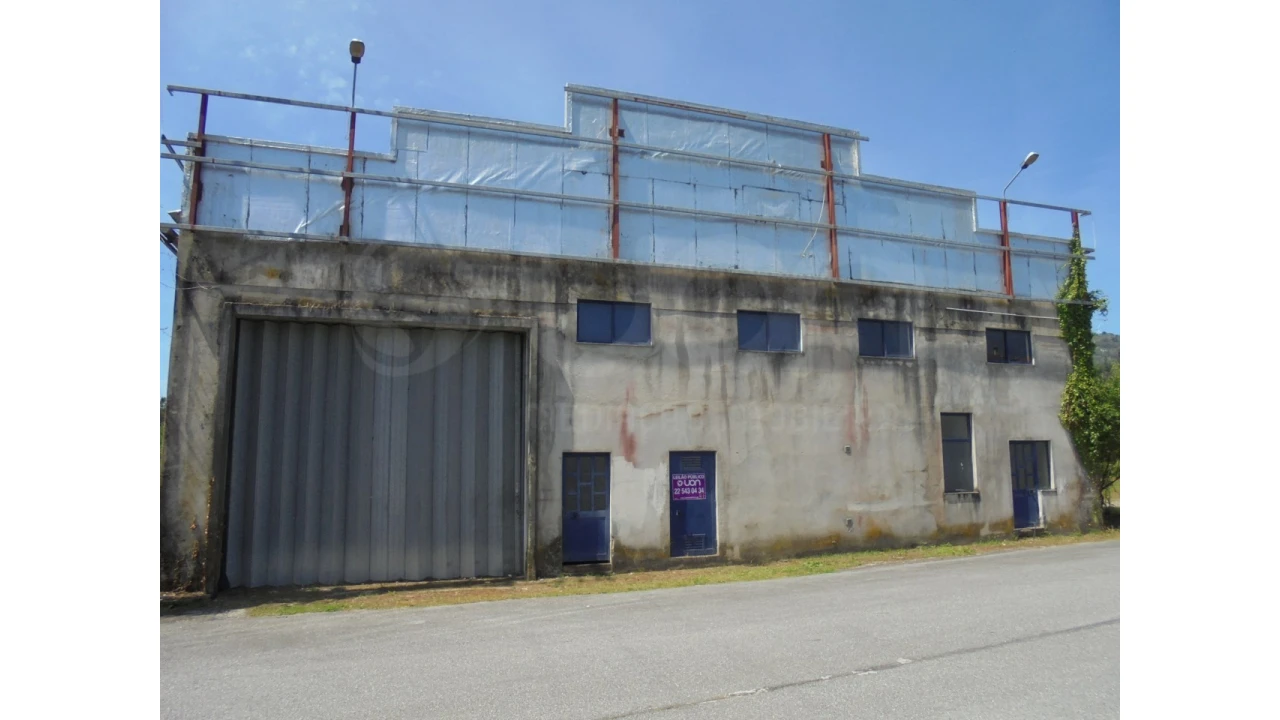 Armazém para Venda em Campo de Besteiros Foto 1