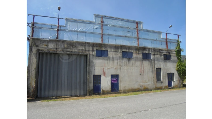 Armazém para Venda em Campo de Besteiros