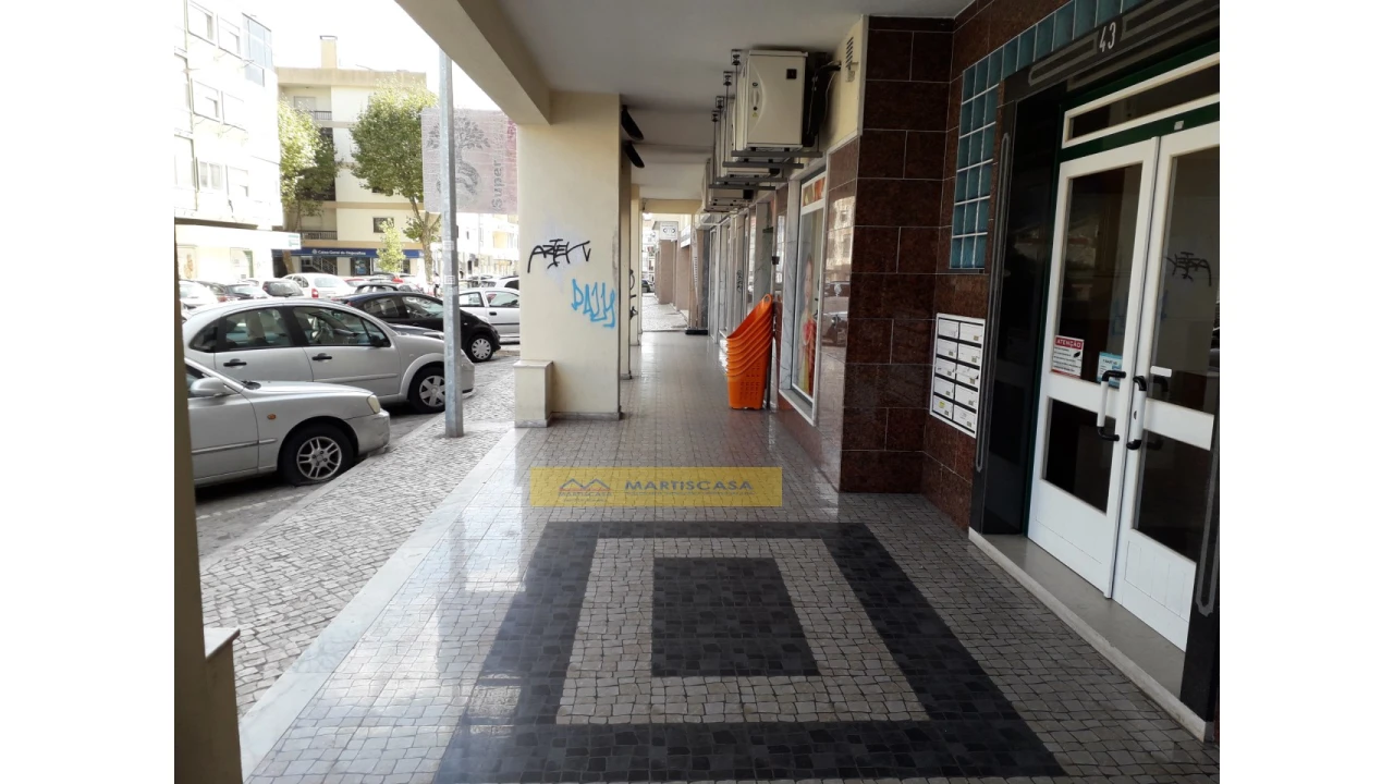 Loja para Venda em Algueirão-Mem Martins Foto 1