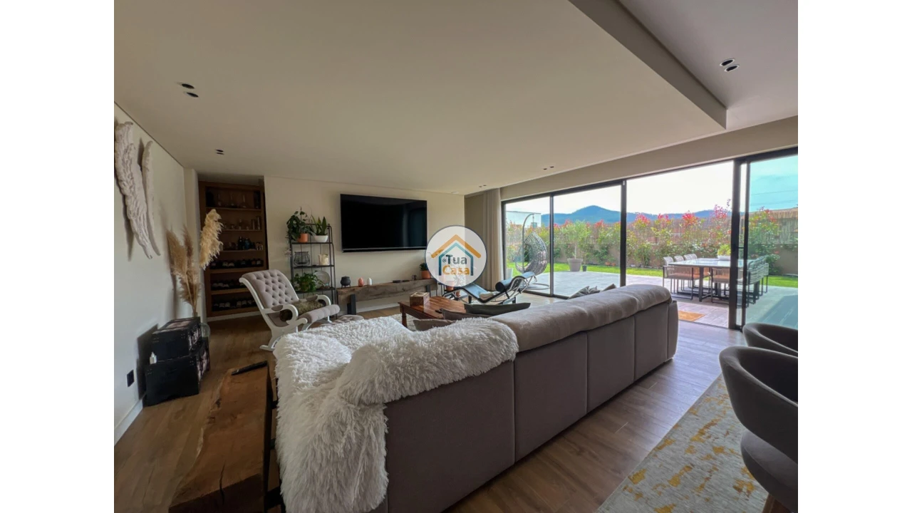 Moradia T3 para Venda em Agrela Foto 49