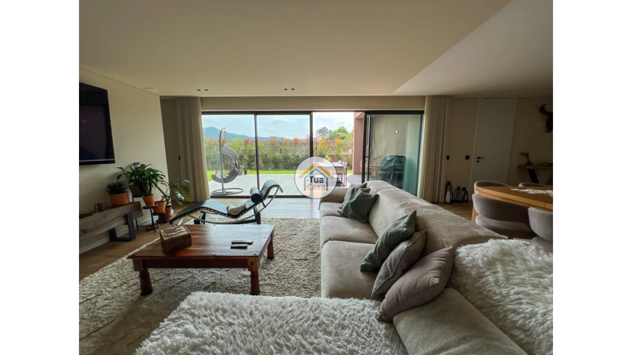 Moradia T3 para Venda em Agrela Foto 53