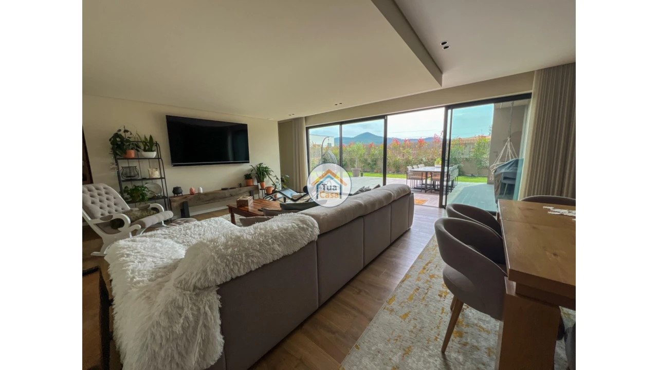 Moradia T3 para Venda em Agrela Foto 50