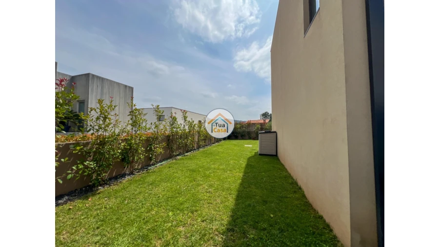 Moradia T3 para Venda em Agrela Foto 66