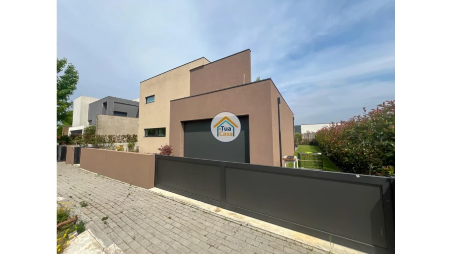 Moradia T3 para Venda em Agrela Foto 93