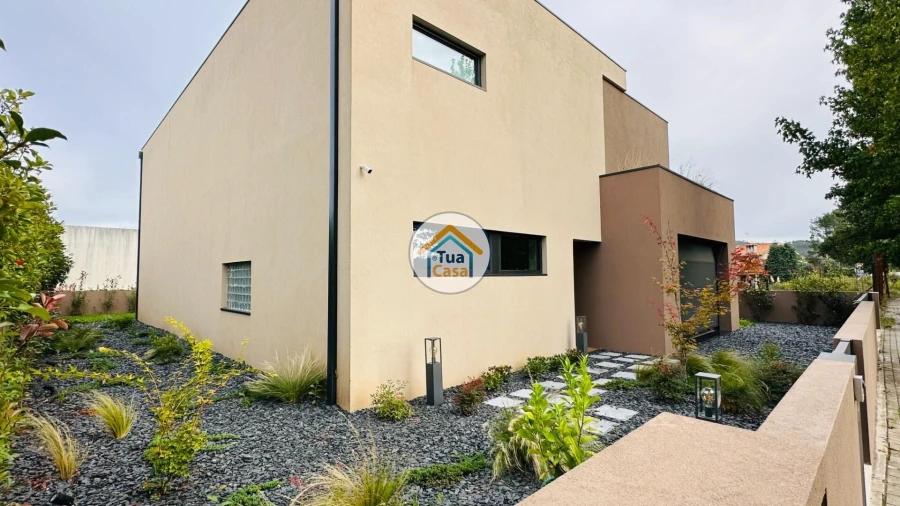 Moradia T3 para Venda em Agrela Foto 4