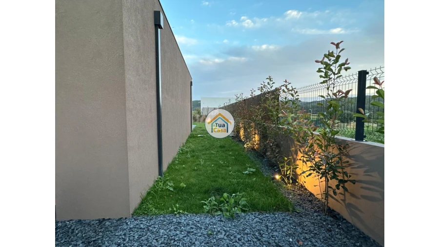 Moradia T3 para Venda em Agrela Foto 32