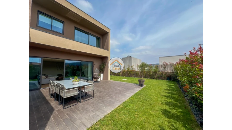 Moradia T3 para Venda em Agrela Foto 57