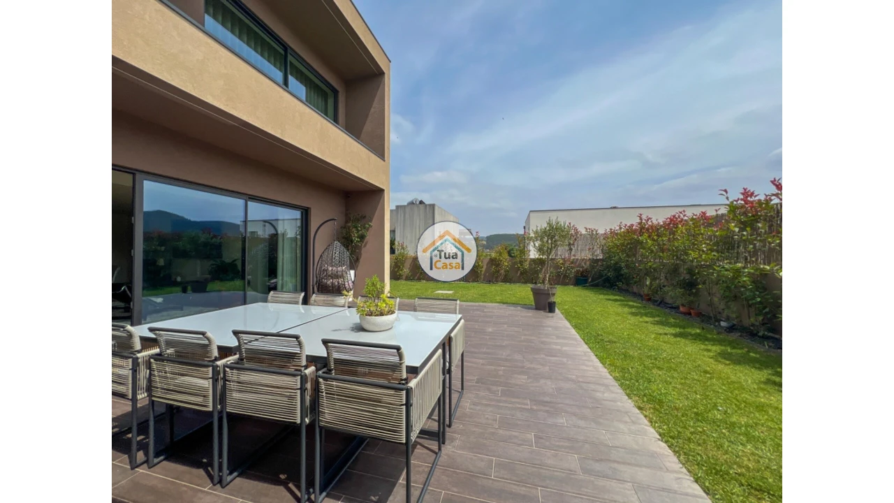 Moradia T3 para Venda em Agrela Foto 55