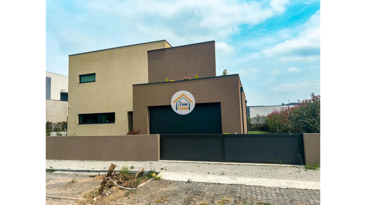 Moradia T3 para Venda em Agrela Foto 94