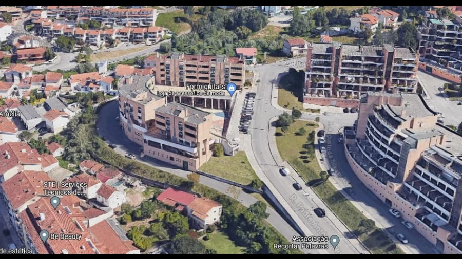 Garagem para Venda em Santo Antonio dos Olivais