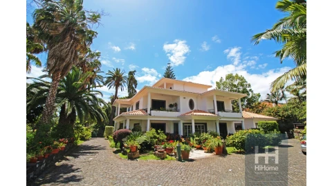 Moradia T6 para Venda em Santo Antonio