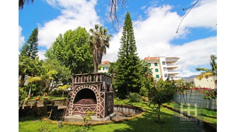 Moradia T6 para Venda em Santo Antonio