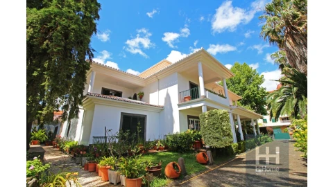 Moradia T6 para Venda em Santo Antonio