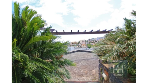 Moradia T6 para Venda em Santo Antonio