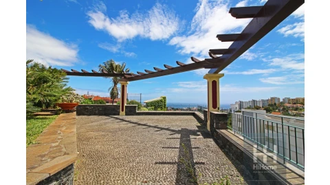 Moradia T6 para Venda em Santo Antonio